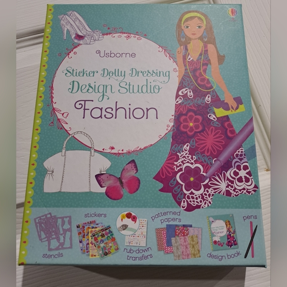 sticker dolly dressing design studio Sticker Dolly Dressing Fashion Designer: Fall Collection - Unknown Author:  9780794522261